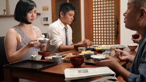 Bố chồng hồi xuân gạ tình con dâu loạn luân khi chồng lạnh nhạt