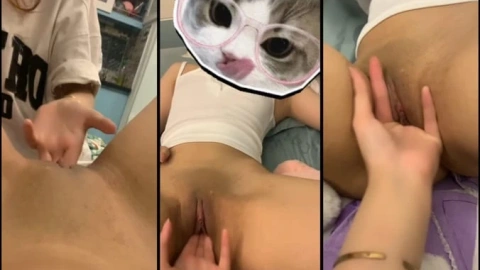 Con bạn thân không tin lồn nhét vừa 3 ngón thực hành nhét thử và cái kết bị móc tung lồn gái đã ít chúng nó còn móc cho nhau